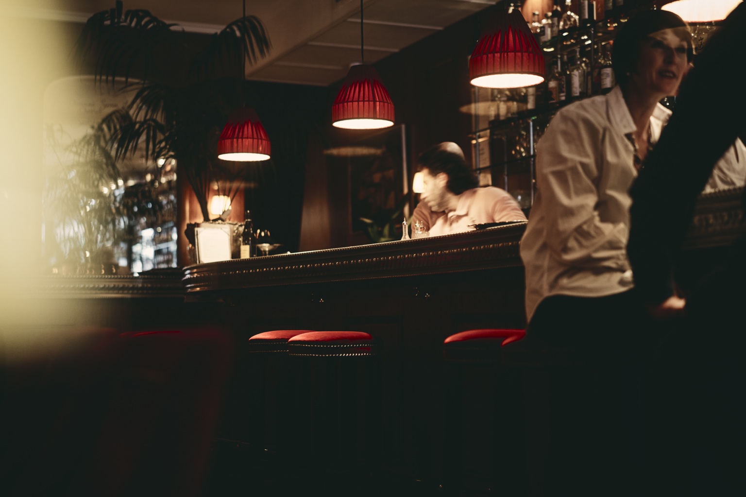 The bar at Le Splendide in motion